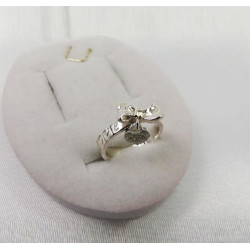 Кольцо в виде бантика