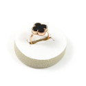 Золота каблучка Van Cleef з оніксом Золота каблучка Van Cleef з оніксом